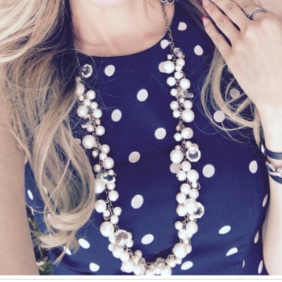 Stunning Pearl and Crystal Necklace - Picture 2 of 3